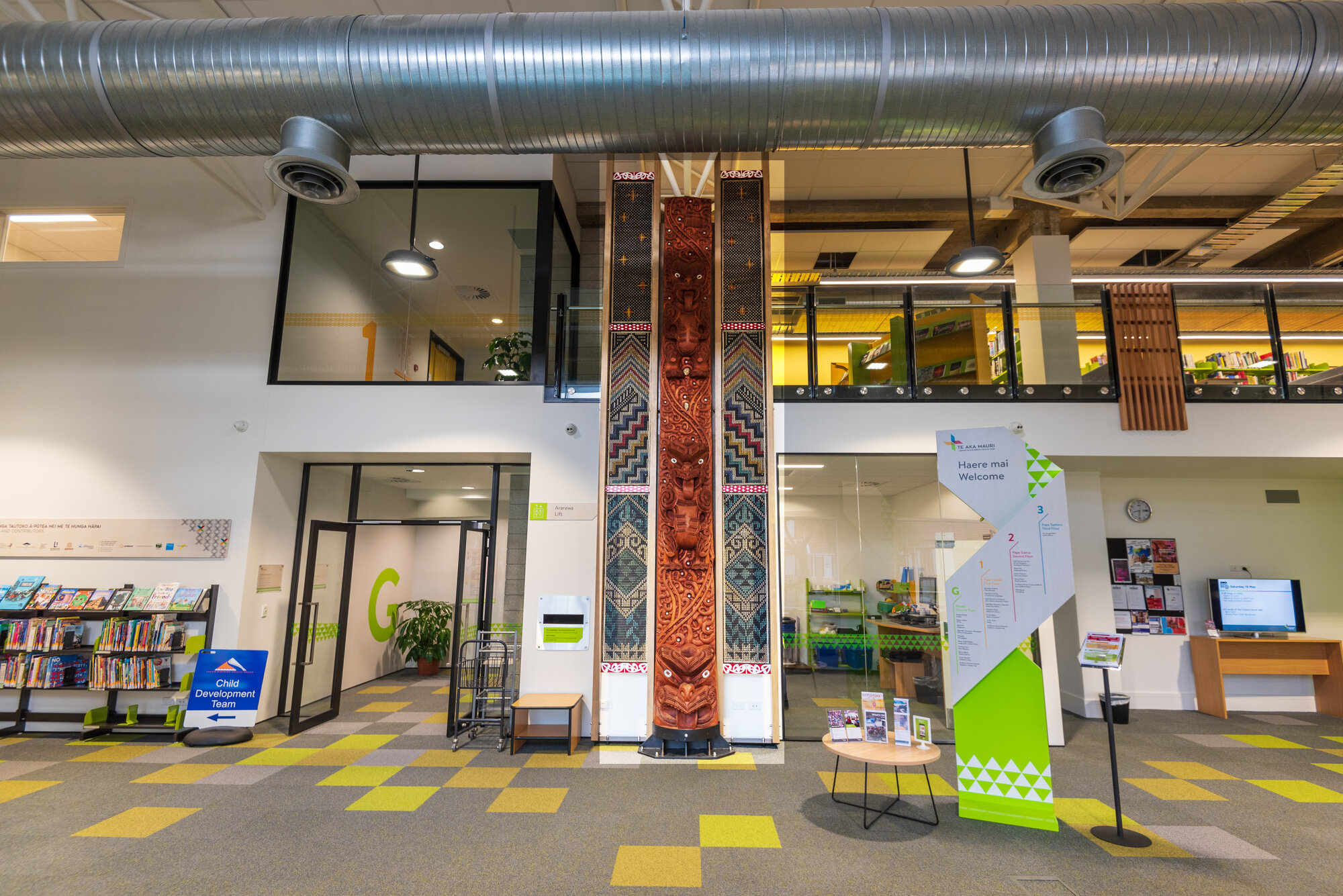 Photograph of the poutokomanawa and tukutuku panels, which are installed in the centre of the Rotorua Library