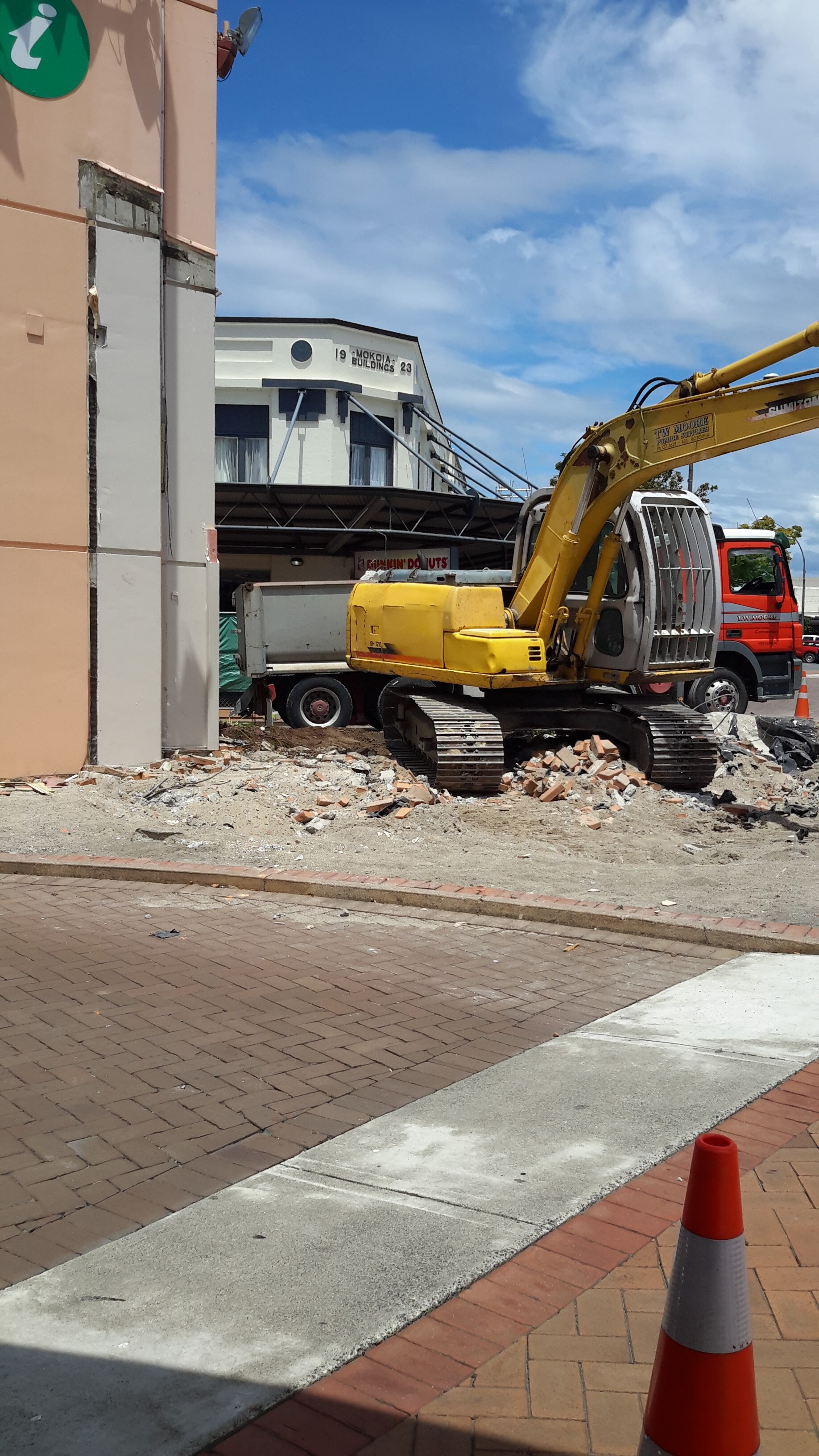 Photograph showing the demolition of City Focus in Tutanekai Street