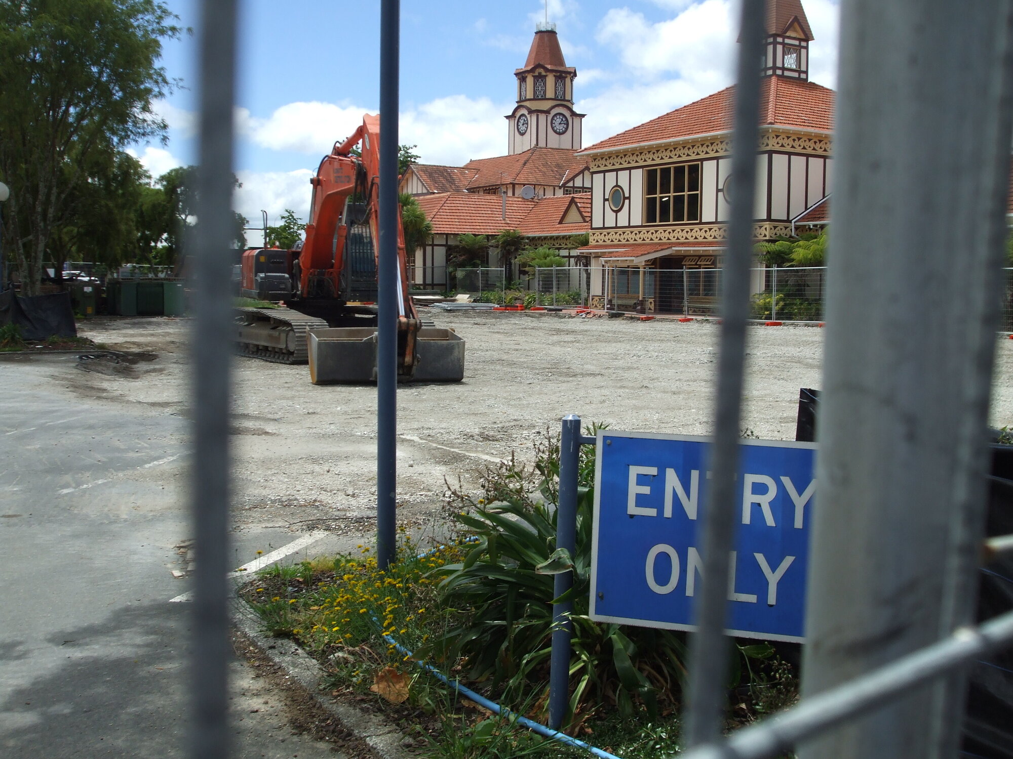 Photograph showing the empty lot where Community House stood since 1964