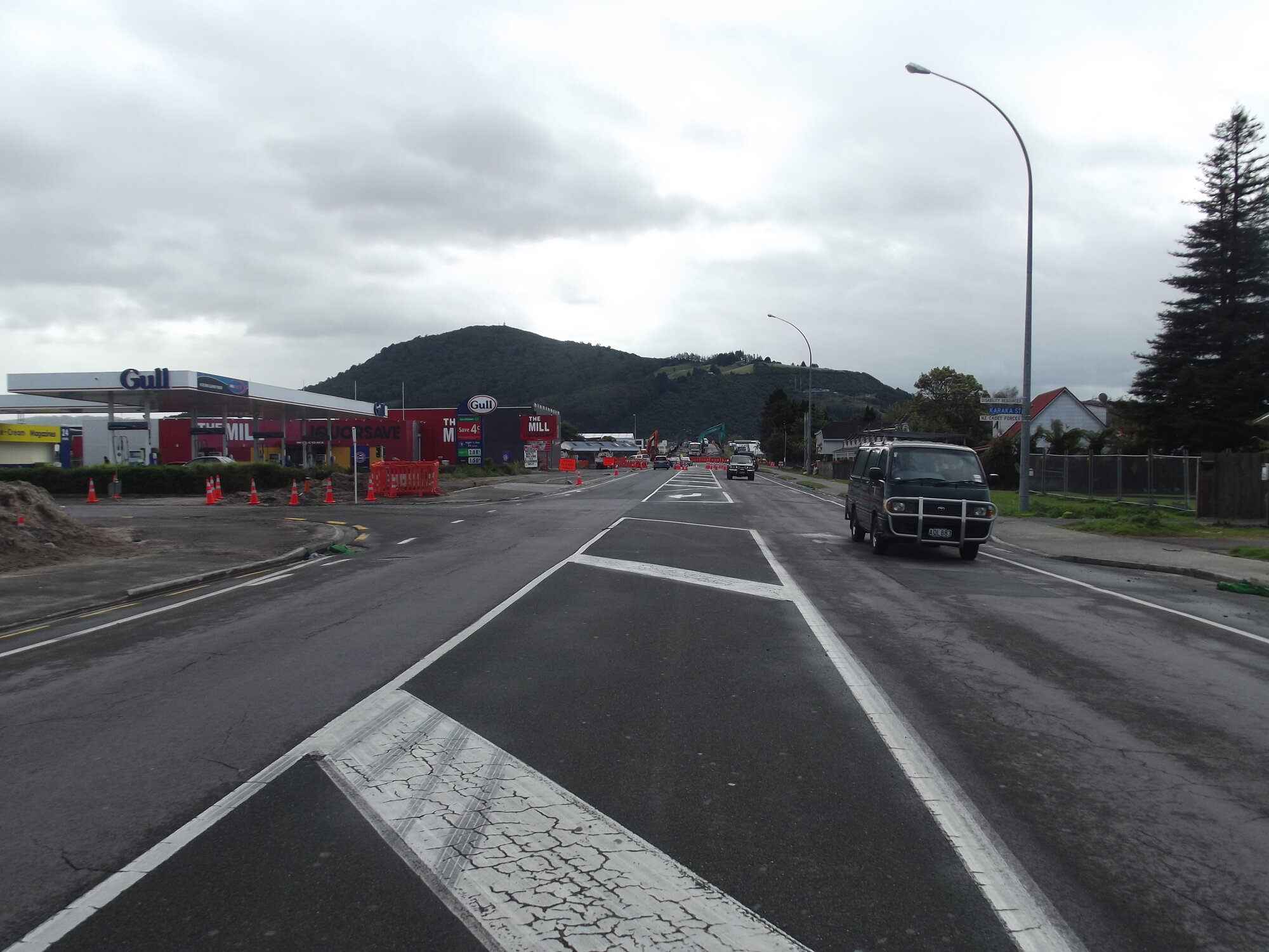 Photograph of the Lake Road rail bridge closed, 2012