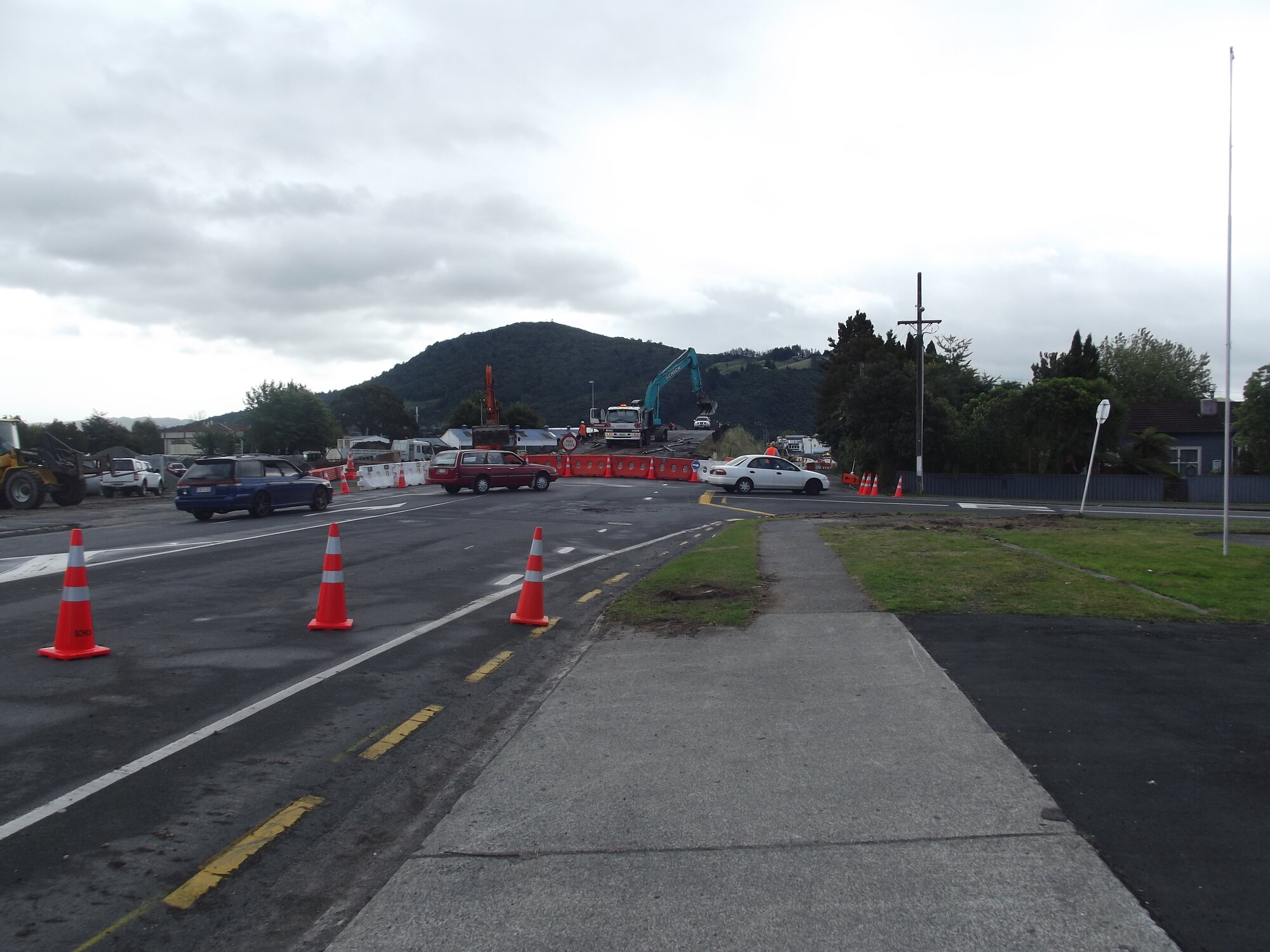 Photograph of the Lake Road detours at Railway Road and Dinsdale Street, 2012
