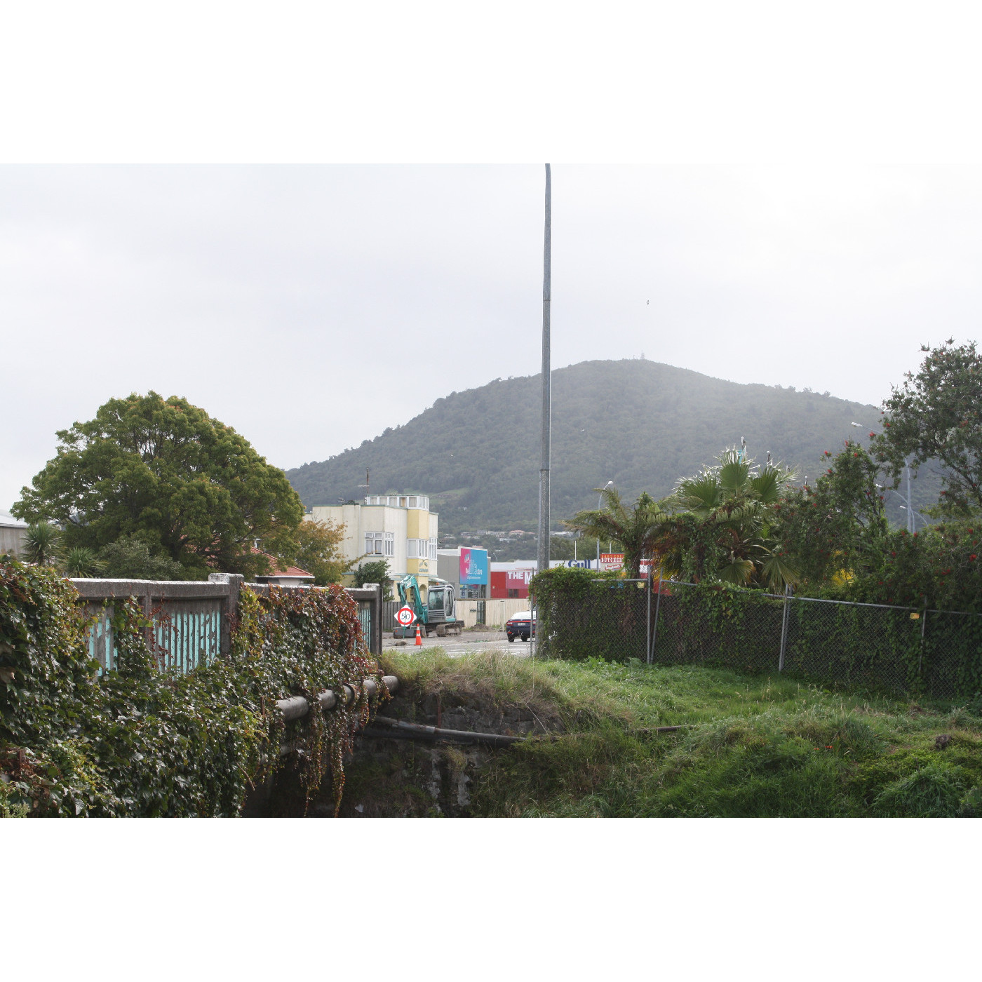 Photographs of the four laning project on Lake Road, 2012