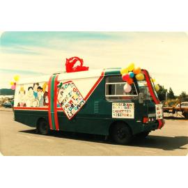 Photograph of the Rotorua Public Library Mobile decorated for Christmas