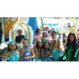 Photograph of the library float for the Rotorua Christmas Parade with Tangaroas children