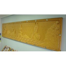 Photograph of a carving of Hinemoa and Tūtanekai at Rotorua Library