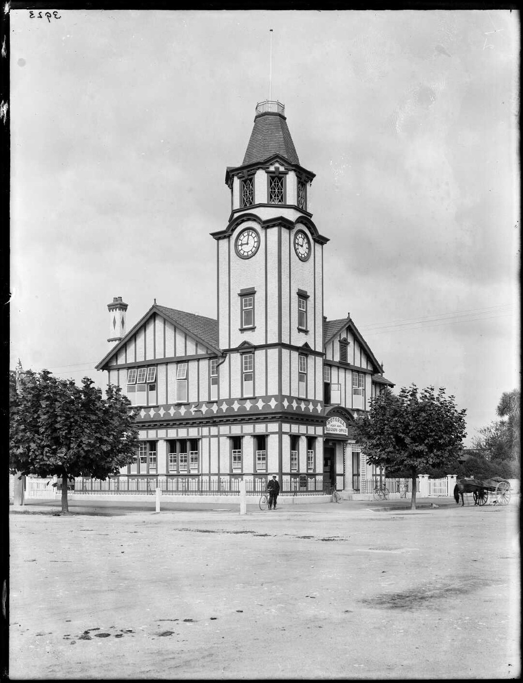Rotorua Post Office. Auckland Star :Negatives. Ref: 1/1-003053-G. Alexander Turnbull Library, Wellington, New Zealand. /records/22303601